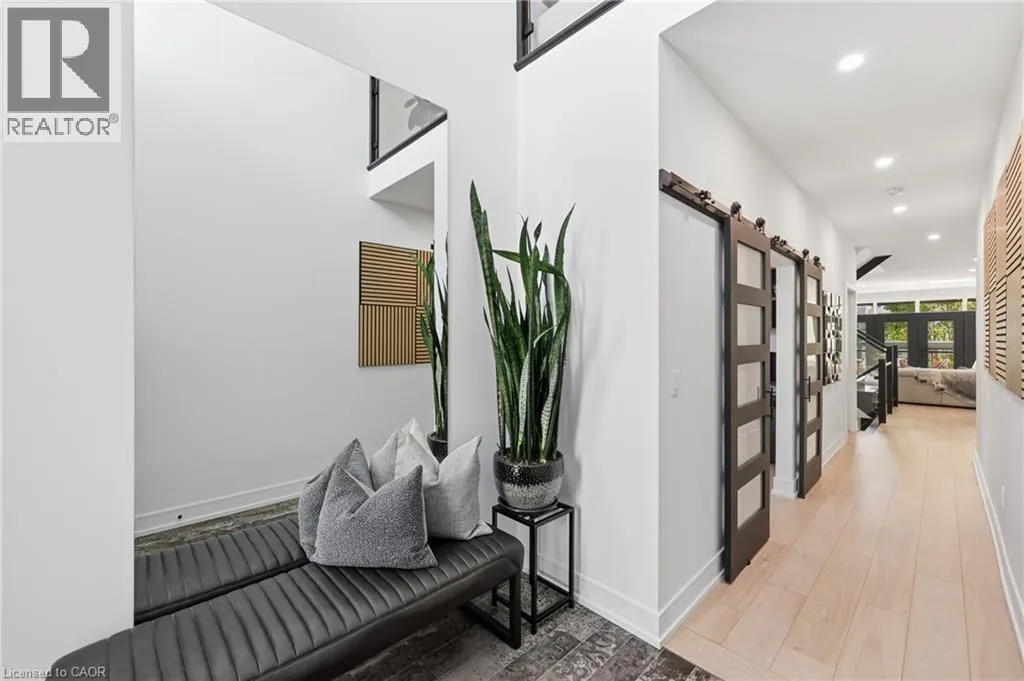 14 BERGENSTEIN Crescent
