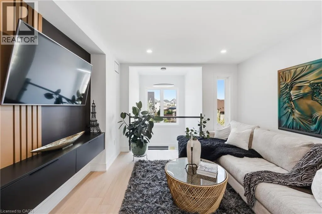 14 BERGENSTEIN Crescent