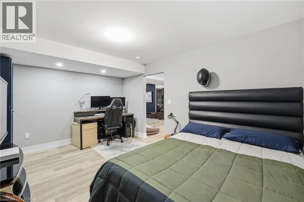 14 BERGENSTEIN Crescent