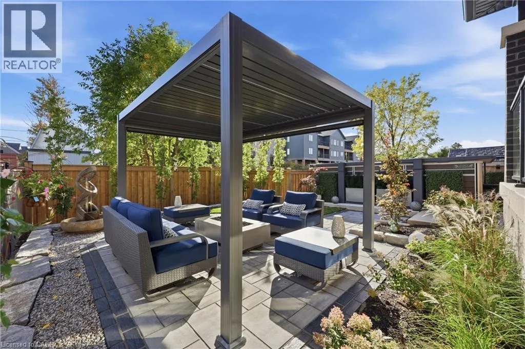 14 BERGENSTEIN Crescent