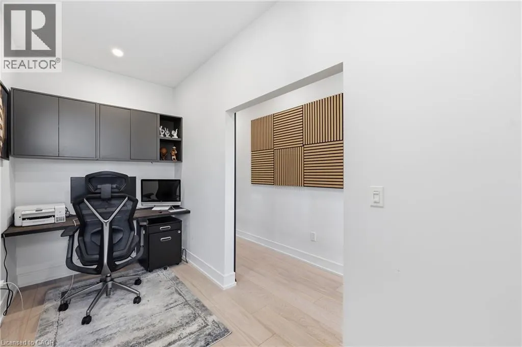 14 BERGENSTEIN Crescent