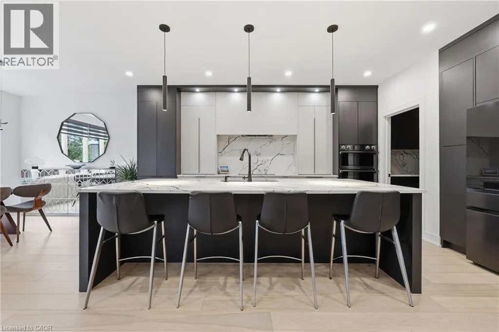 14 BERGENSTEIN Crescent