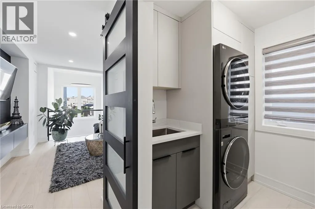 14 BERGENSTEIN Crescent