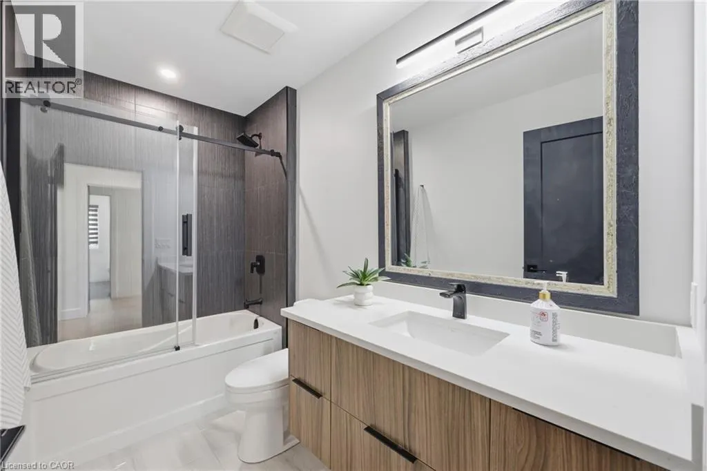 14 BERGENSTEIN Crescent