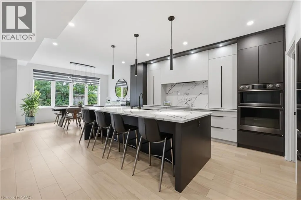 14 BERGENSTEIN Crescent