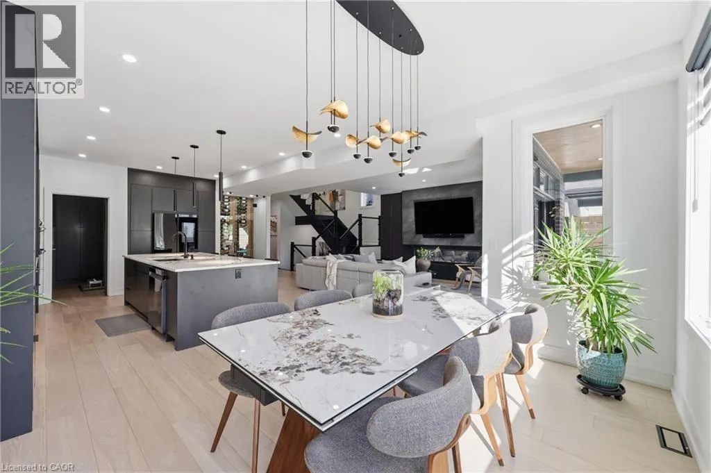 14 BERGENSTEIN Crescent