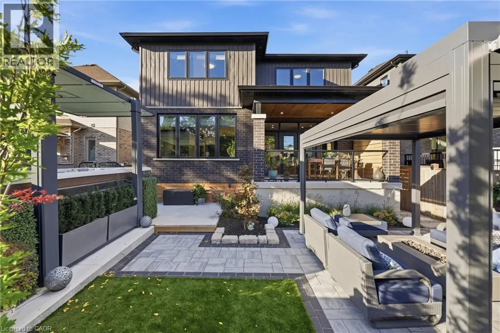 14 BERGENSTEIN Crescent