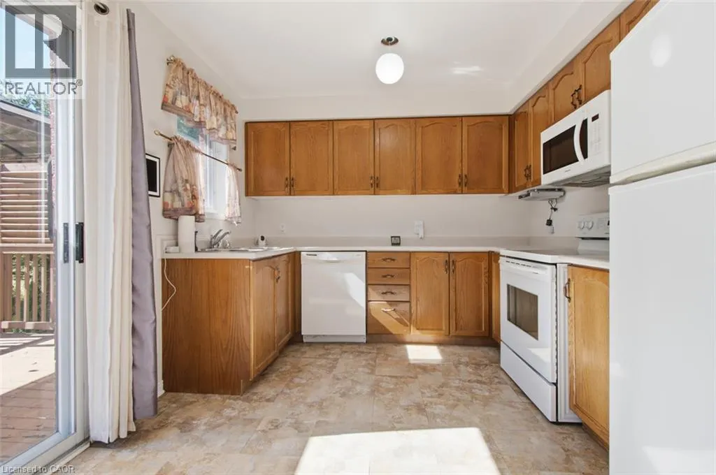 23 MADISON Court W