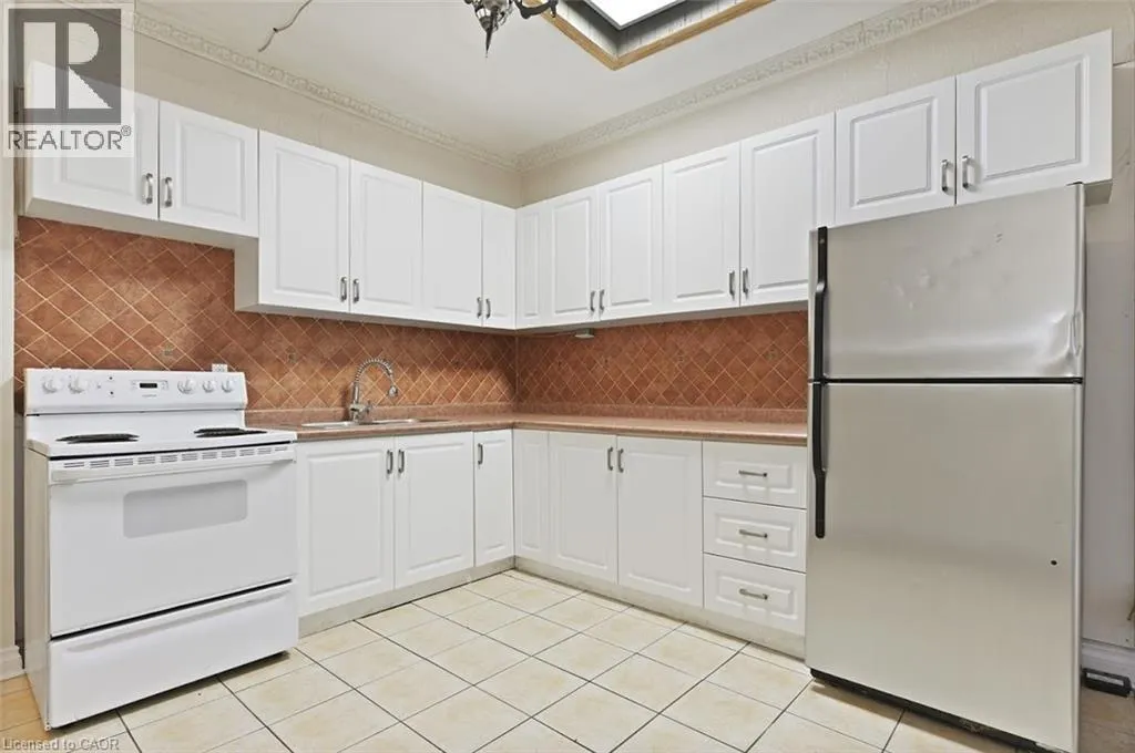238-242 KING Street E