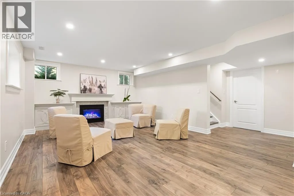 296 FALLING GREEN Crescent