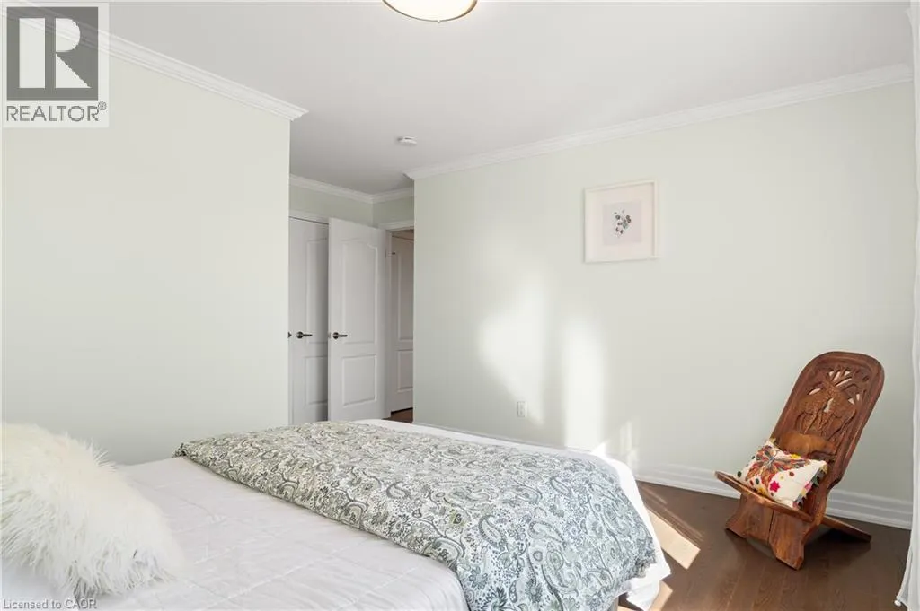 296 FALLING GREEN Crescent