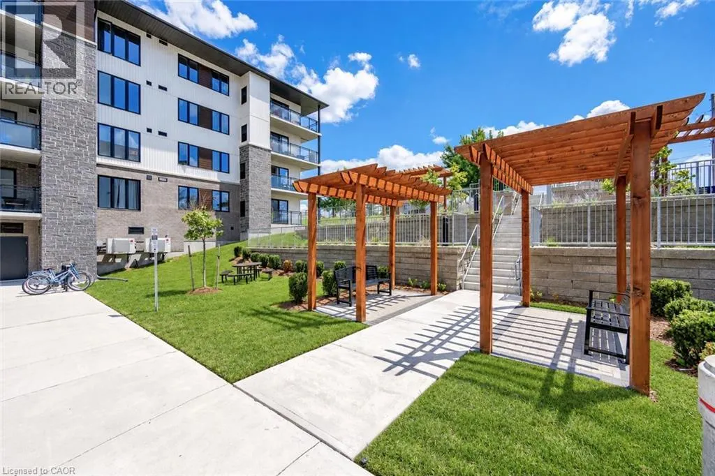 104 SUMMIT RIDGE Drive Unit# 106 #106