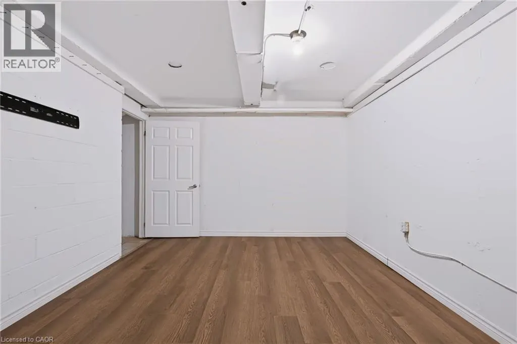 121 UNIVERSITY Avenue E Unit# 102 #102