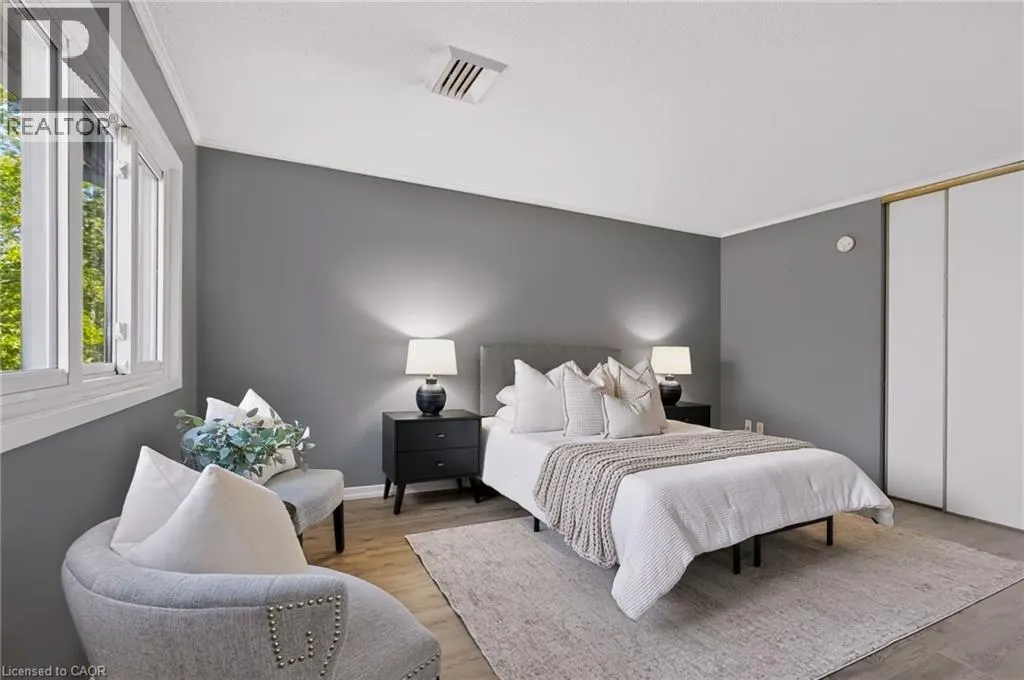 121 UNIVERSITY Avenue E Unit# 102 #102