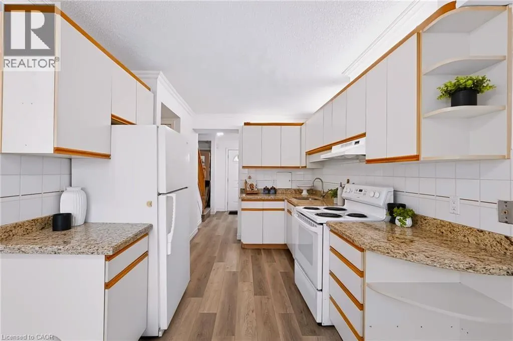 121 UNIVERSITY Avenue E Unit# 102 #102
