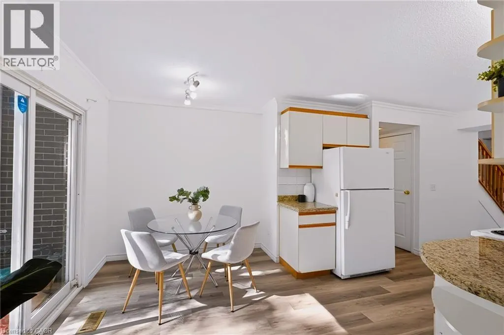 121 UNIVERSITY Avenue E Unit# 102 #102