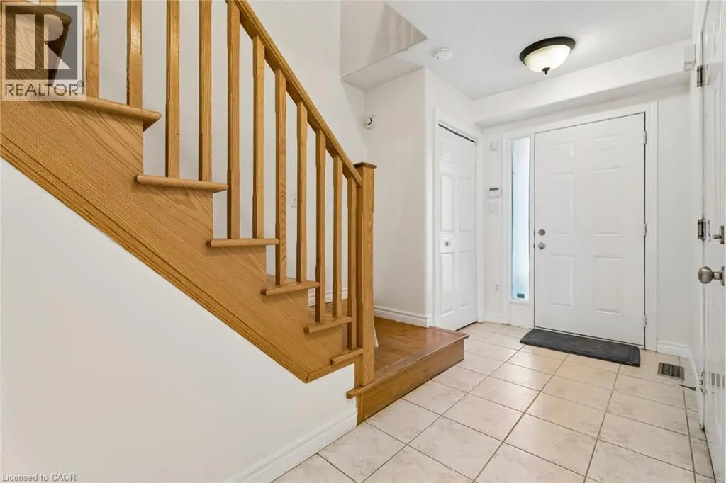 27 PETTIT Street