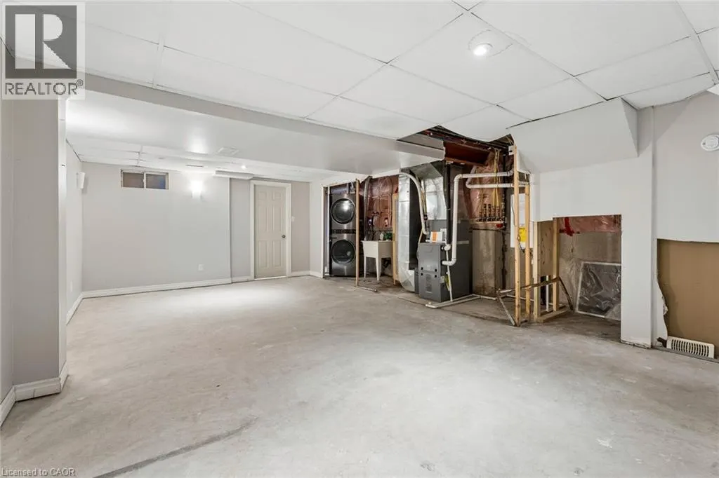 27 PETTIT Street
