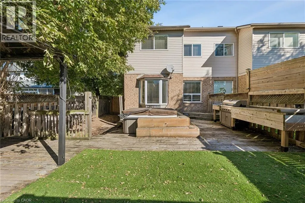 27 PETTIT Street