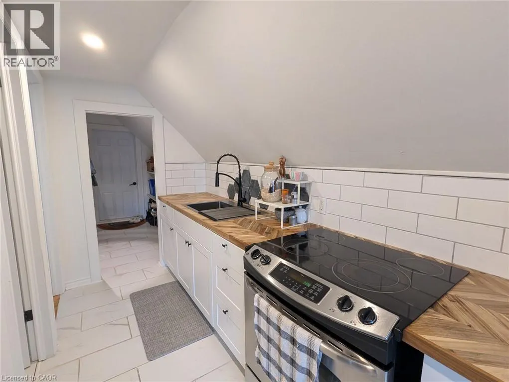 209 GEORGE Street Unit# 3 #3