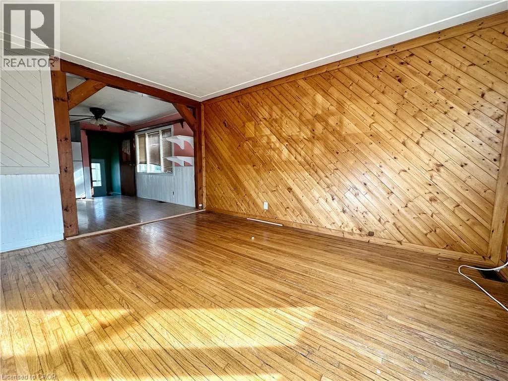 49 RIDGE Road E