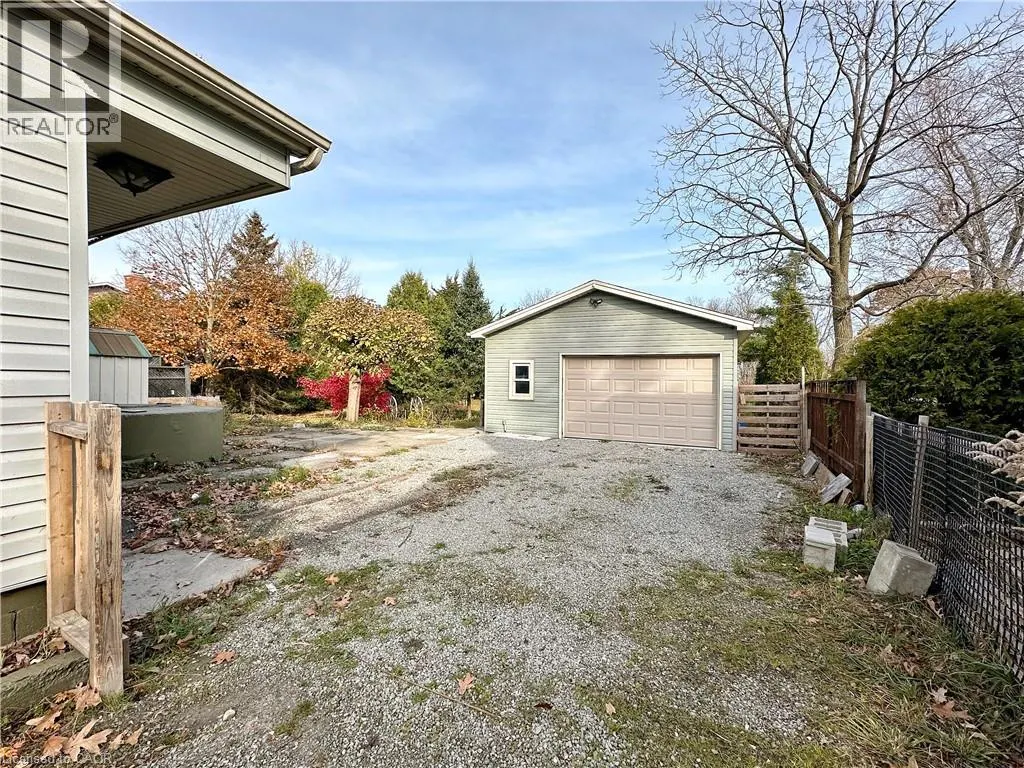 49 RIDGE Road E