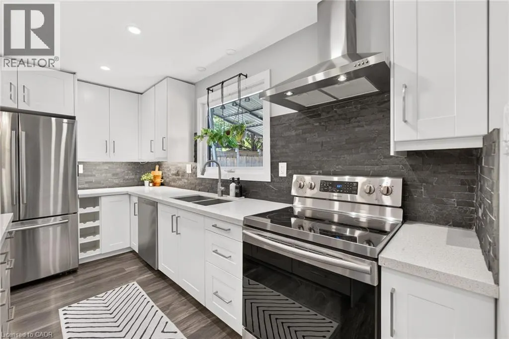 2595 CAVENDISH Drive