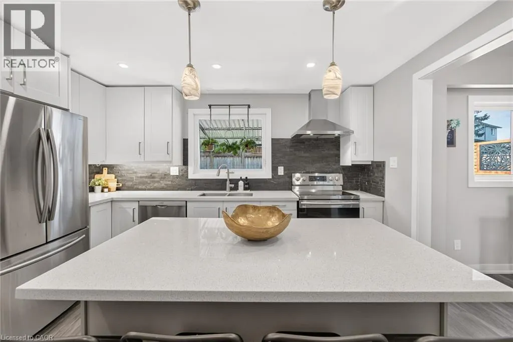 2595 CAVENDISH Drive