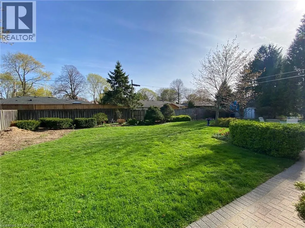16 DALEVIEW Crescent