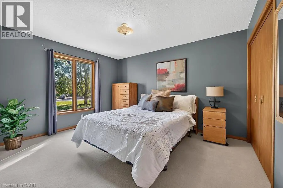 2 KARENDALE Crescent