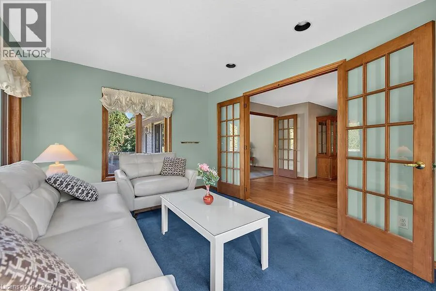 2 KARENDALE Crescent