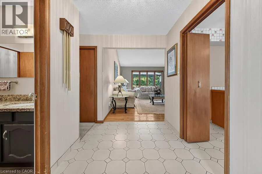 2 KARENDALE Crescent