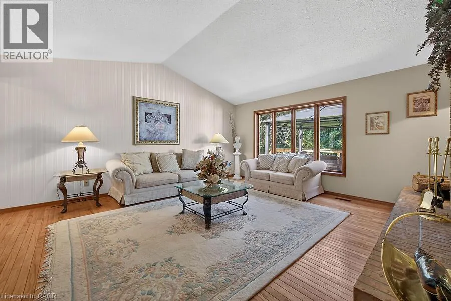 2 KARENDALE Crescent