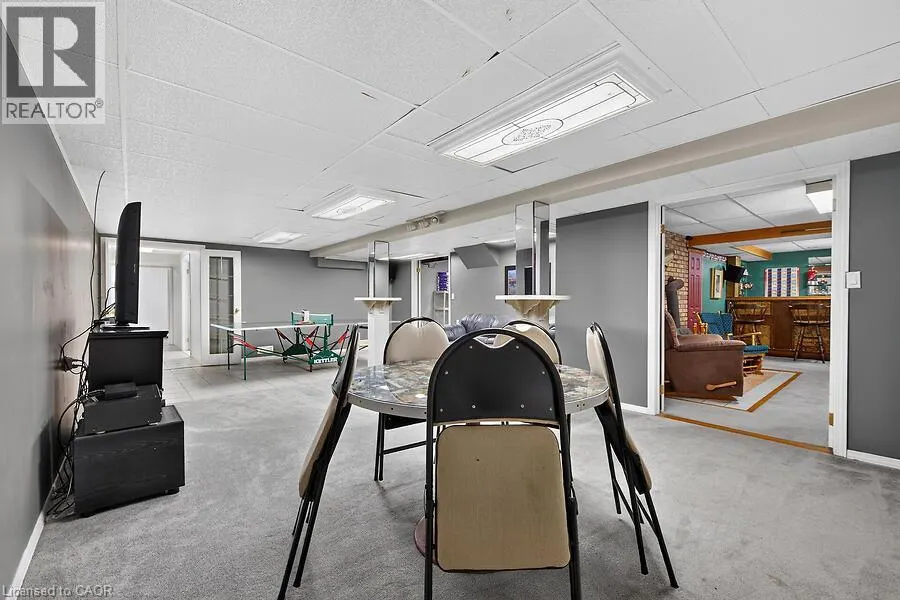 2 KARENDALE Crescent