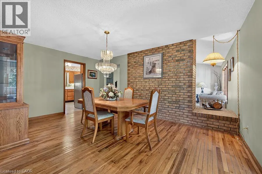 2 KARENDALE Crescent