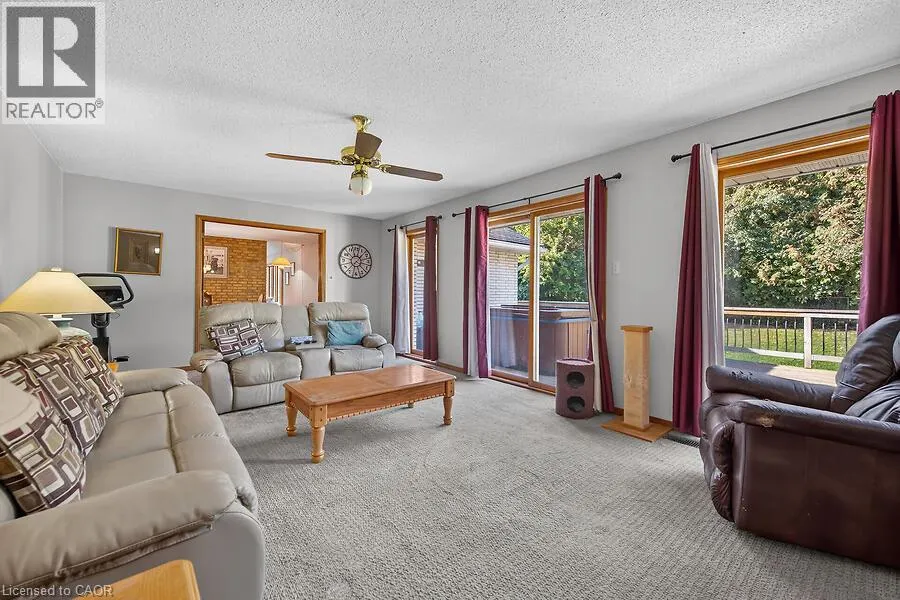 2 KARENDALE Crescent