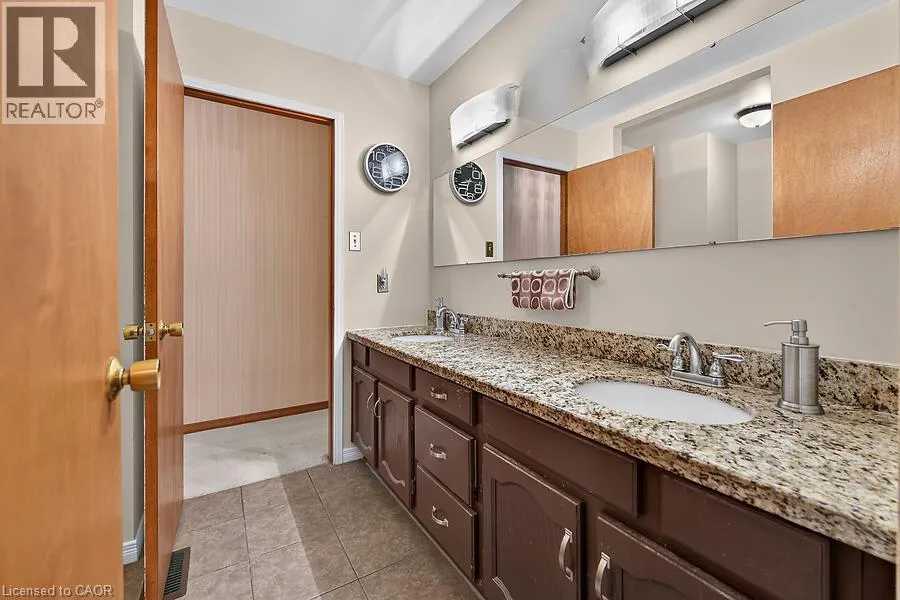 2 KARENDALE Crescent
