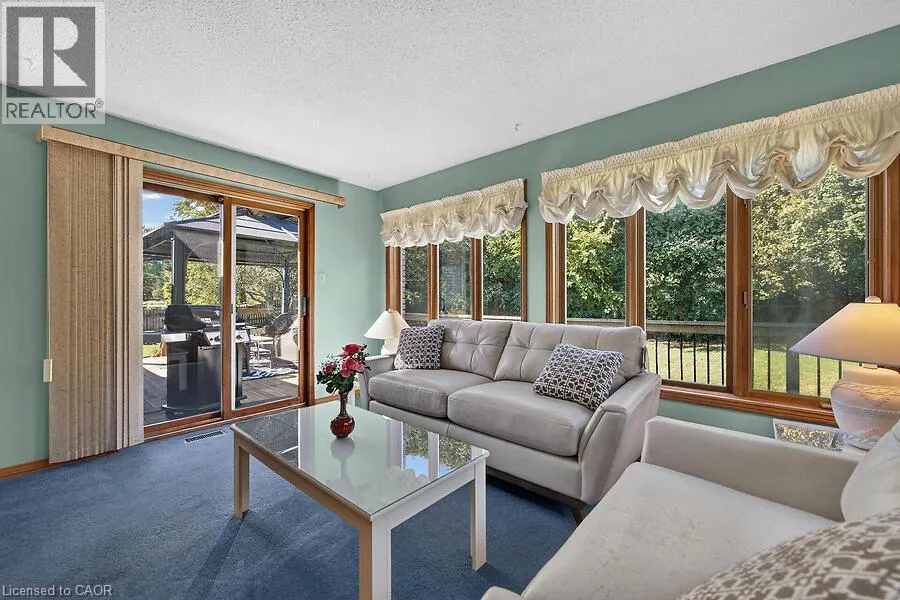 2 KARENDALE Crescent