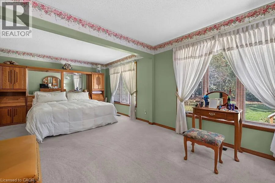 2 KARENDALE Crescent