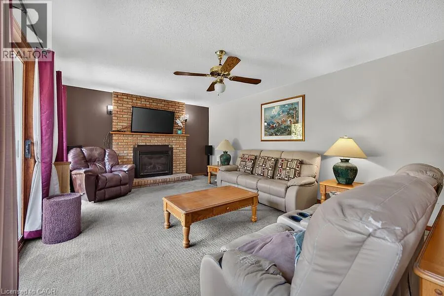 2 KARENDALE Crescent