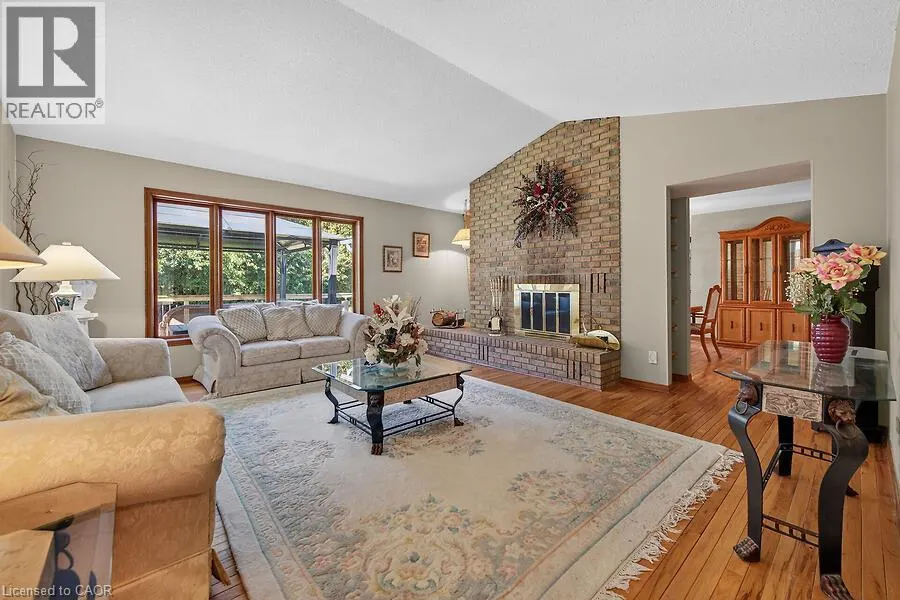 2 KARENDALE Crescent