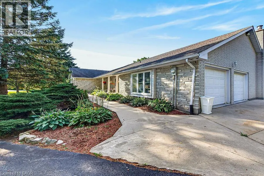 2 KARENDALE Crescent