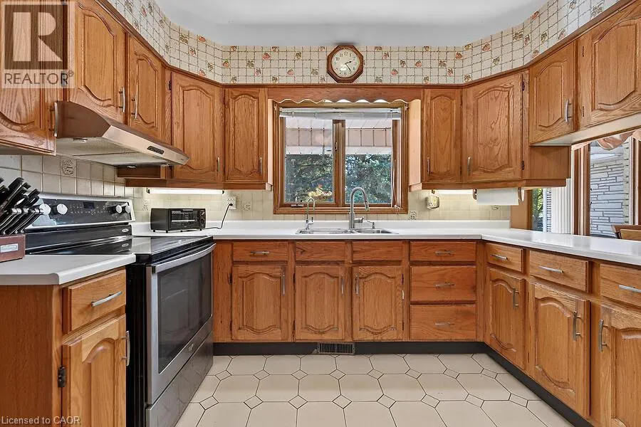 2 KARENDALE Crescent