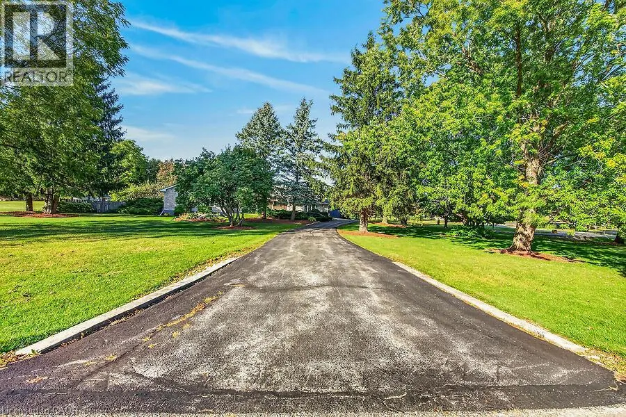 2 KARENDALE Crescent