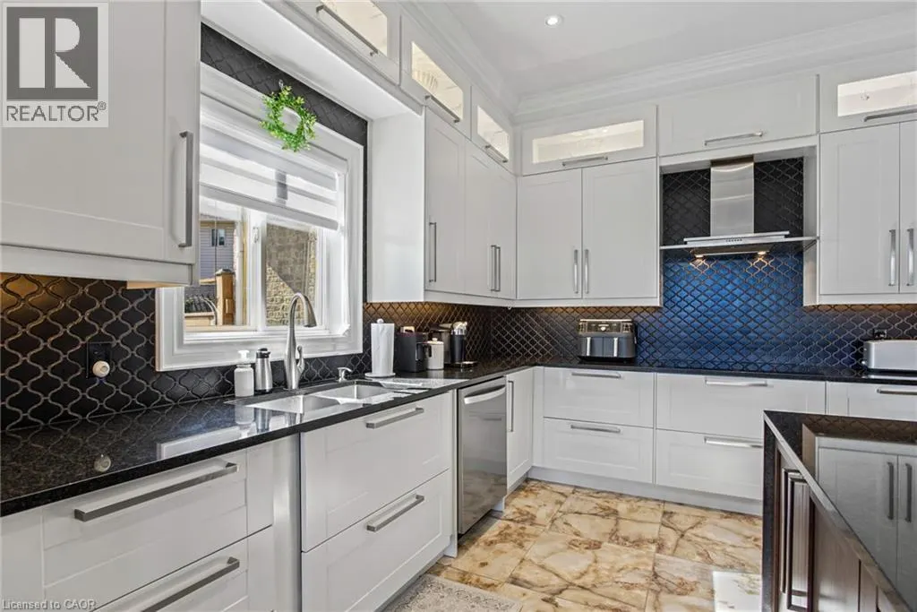 4 PLAYFAIR Court