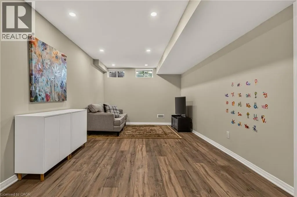370 STONEHENGE Drive Unit# 8 #8