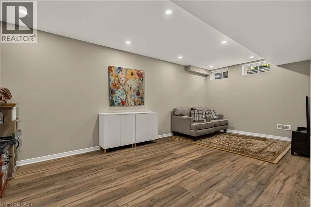 370 STONEHENGE Drive Unit# 8 #8