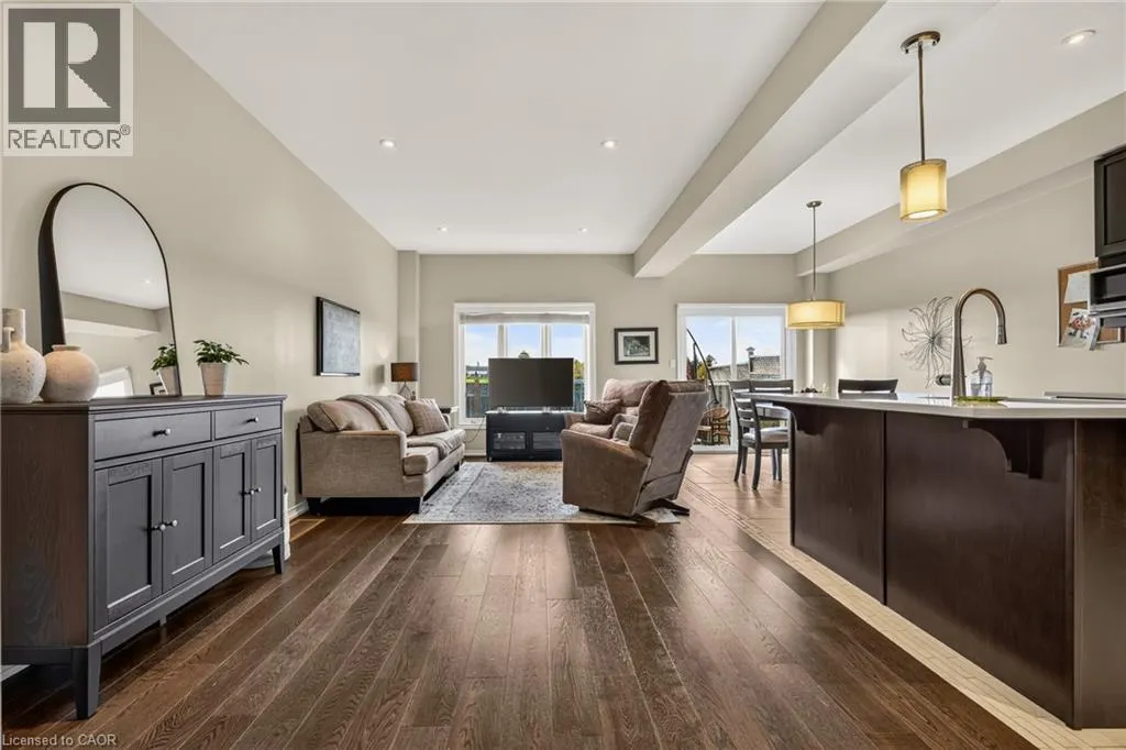 370 STONEHENGE Drive Unit# 8 #8