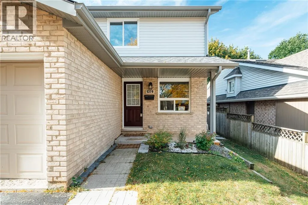 537B BARWICK Crescent