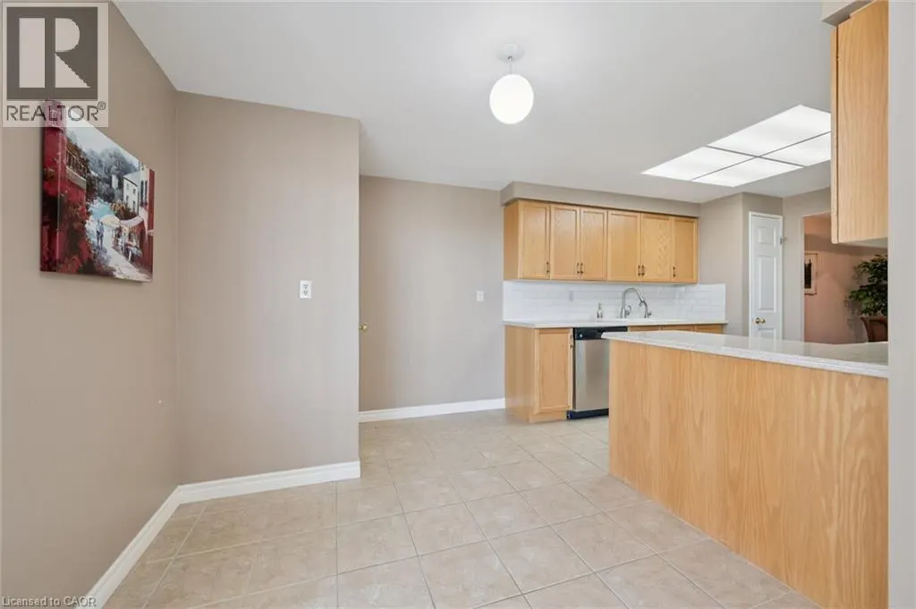 265 WESTCOURT Place Unit# PH04 #PH04